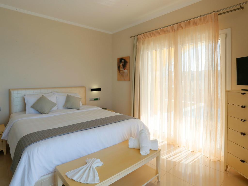 Pictures Suites Agios Stefanos Avliotes  Rom bilde