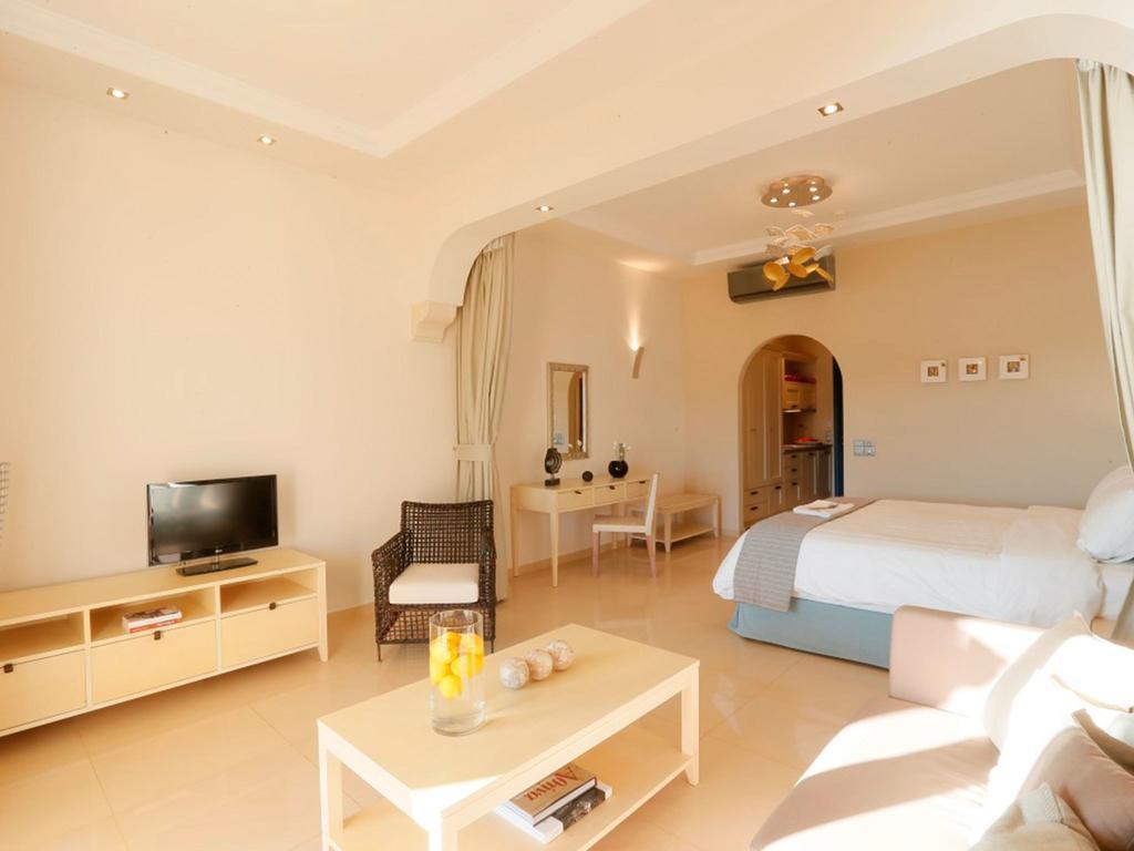 Pictures Suites Agios Stefanos Avliotes  Rom bilde
