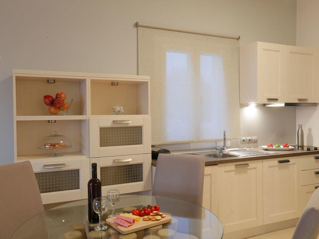 Pictures Suites Agios Stefanos Avliotes  Rom bilde